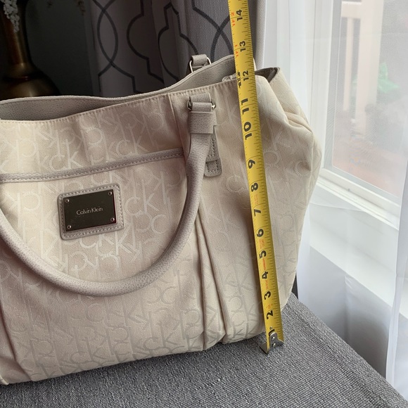 Calvin Klein White Logo Jacquard Size 12L x 18W - Picture 5 of 16